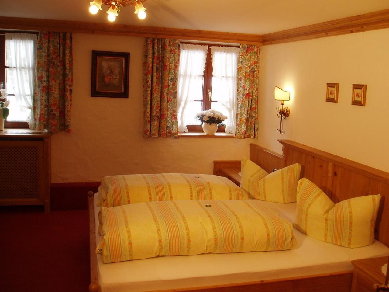 Zum Schweizerbartl Motel Garmisch-Partenkirchen Ruang foto