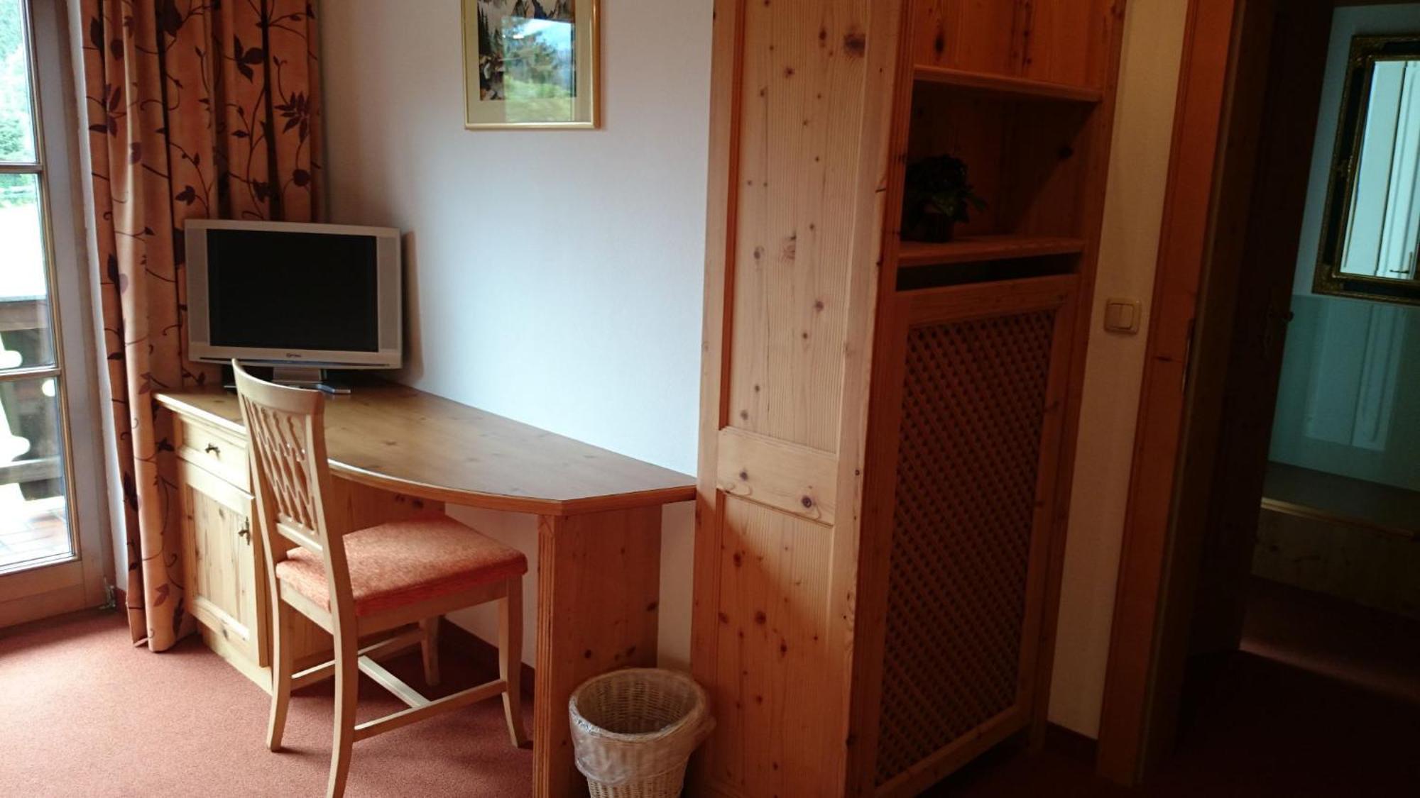 Zum Schweizerbartl Motel Garmisch-Partenkirchen Ruang foto