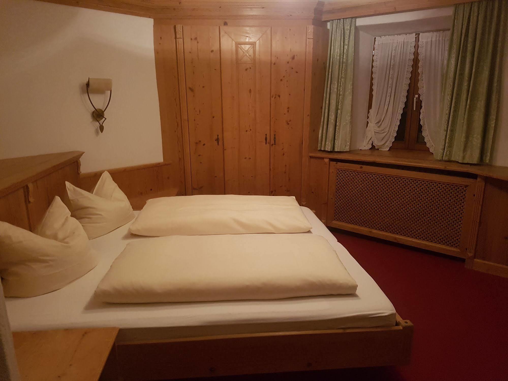 Zum Schweizerbartl Motel Garmisch-Partenkirchen Bagian luar foto