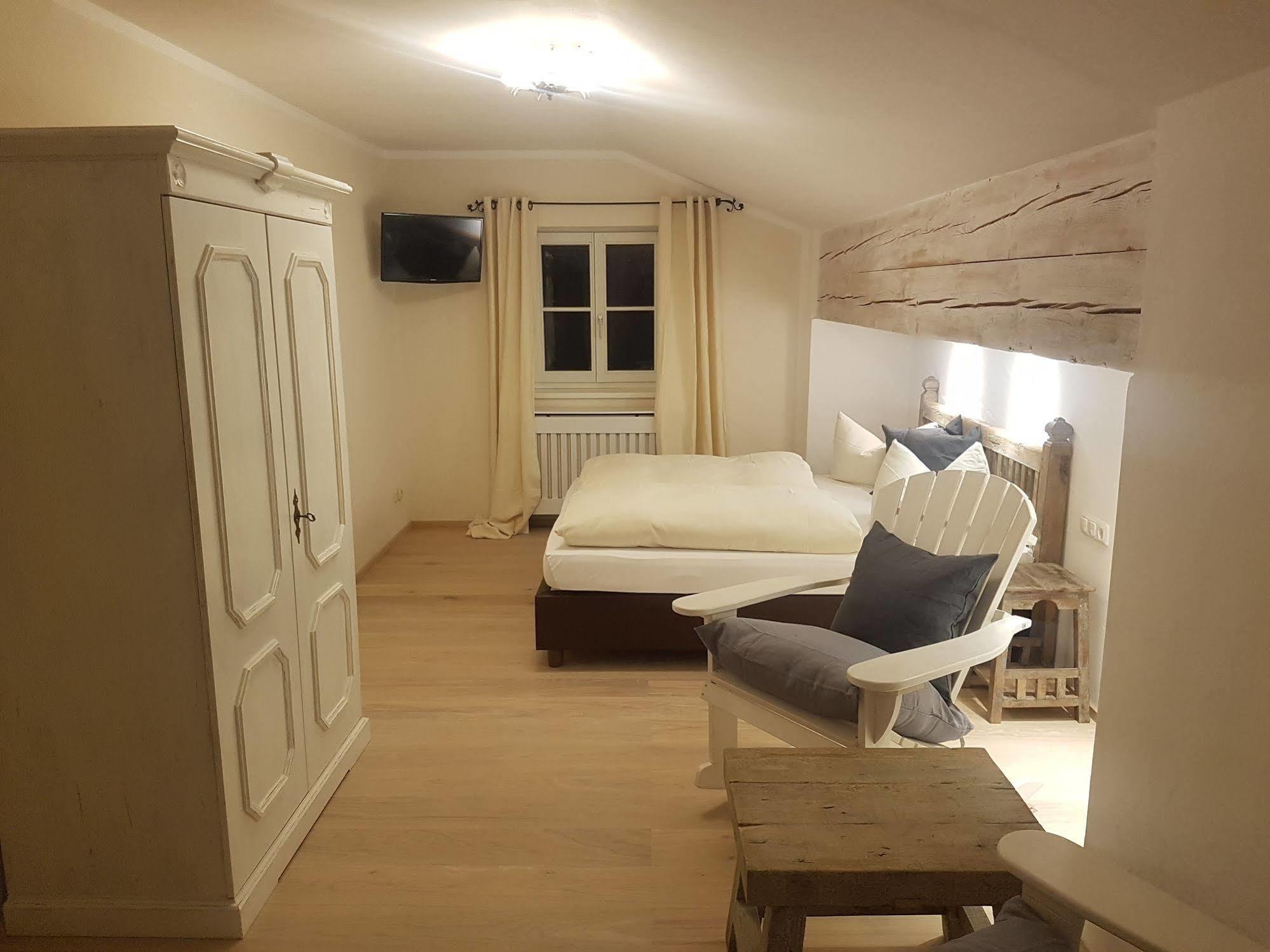 Zum Schweizerbartl Motel Garmisch-Partenkirchen Bagian luar foto