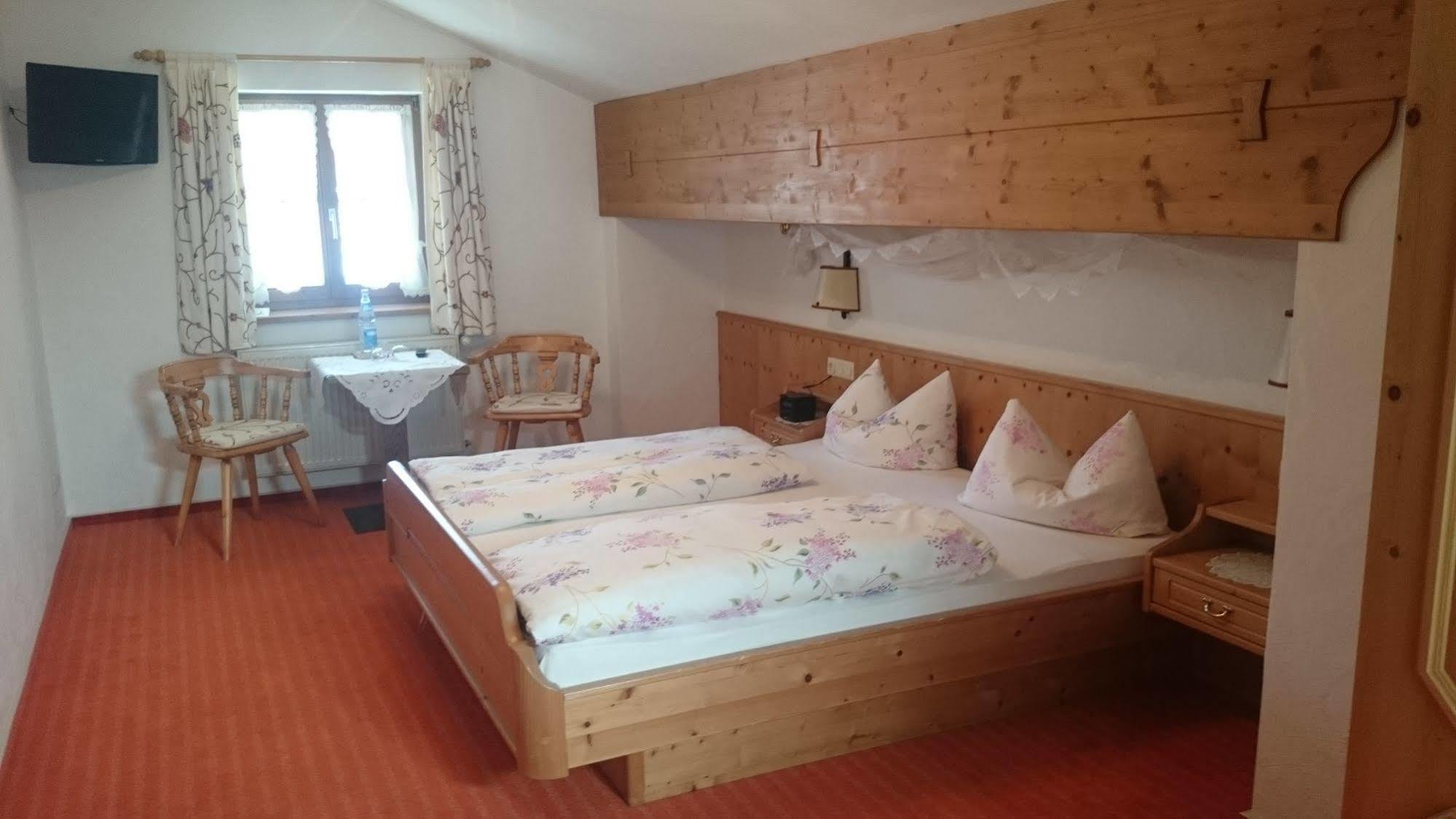 Zum Schweizerbartl Motel Garmisch-Partenkirchen Bagian luar foto